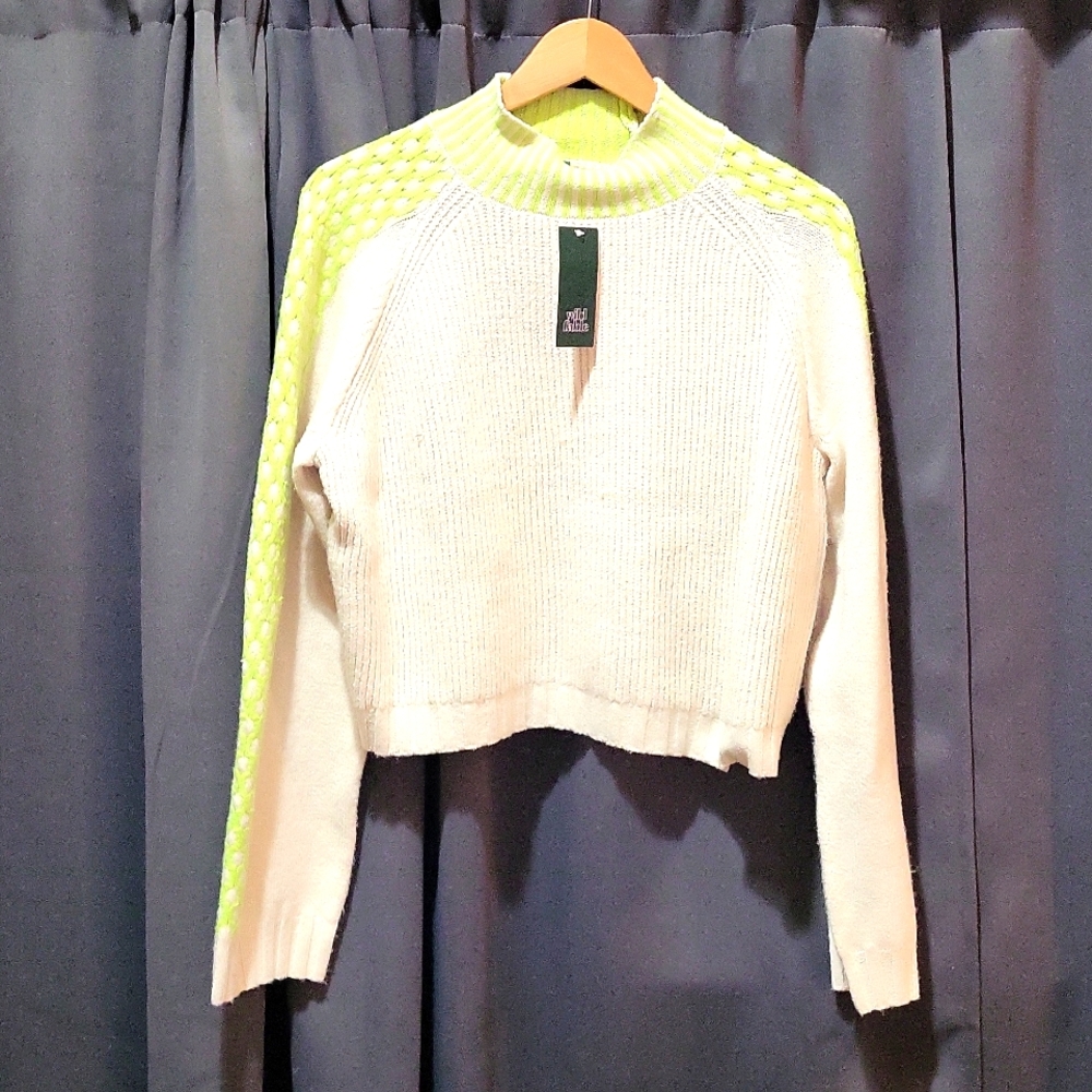 WILD FABLE WOMENS CROPPED GREEN AND CREAM SWEATER. LARGE/ NWT